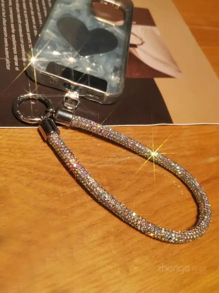 1pcs Short Full Diamond Mobile Phone Lanyard Women's Small Fragrant Wind Short Wrist Case Universal Anyard Metal Clip Lanyard DY