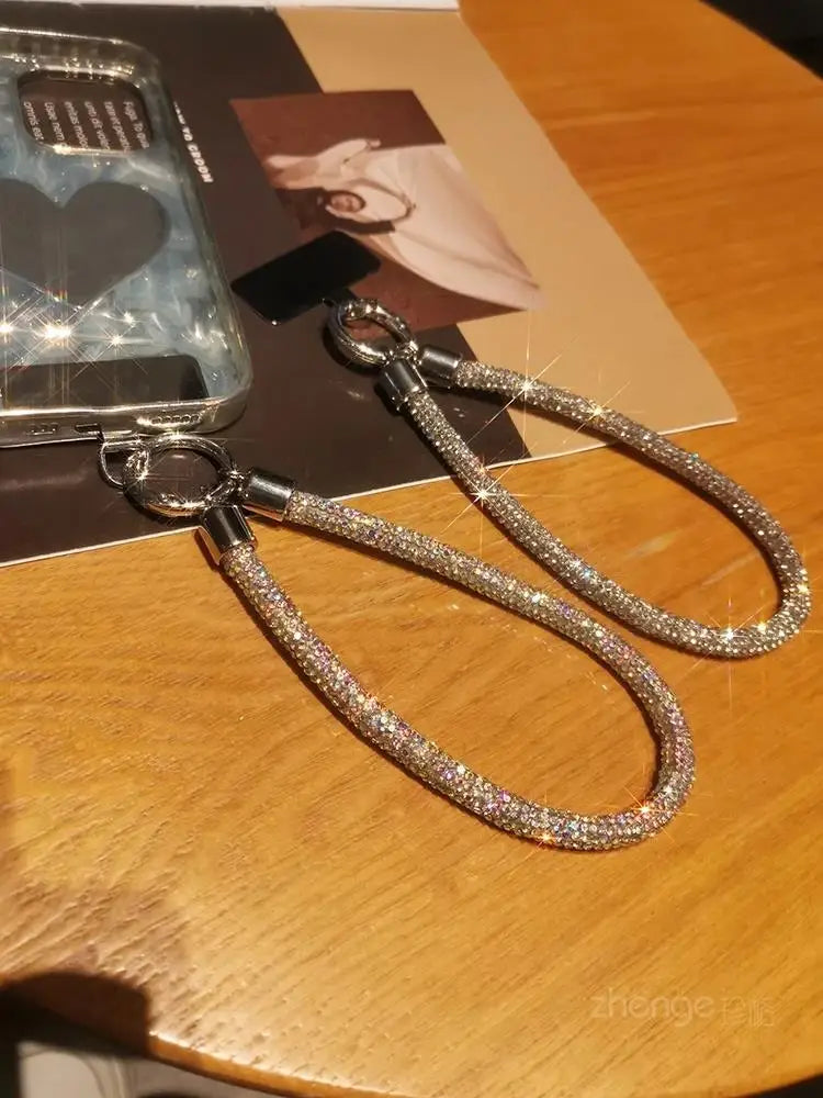 1pcs Short Full Diamond Mobile Phone Lanyard Women's Small Fragrant Wind Short Wrist Case Universal Anyard Metal Clip Lanyard DY