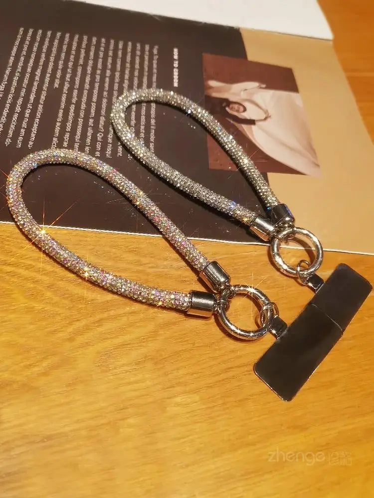 1pcs Short Full Diamond Mobile Phone Lanyard Women's Small Fragrant Wind Short Wrist Case Universal Anyard Metal Clip Lanyard DY